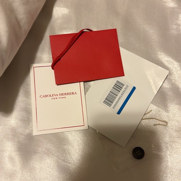 Carolina Herrera gown - Picture 9 of 10